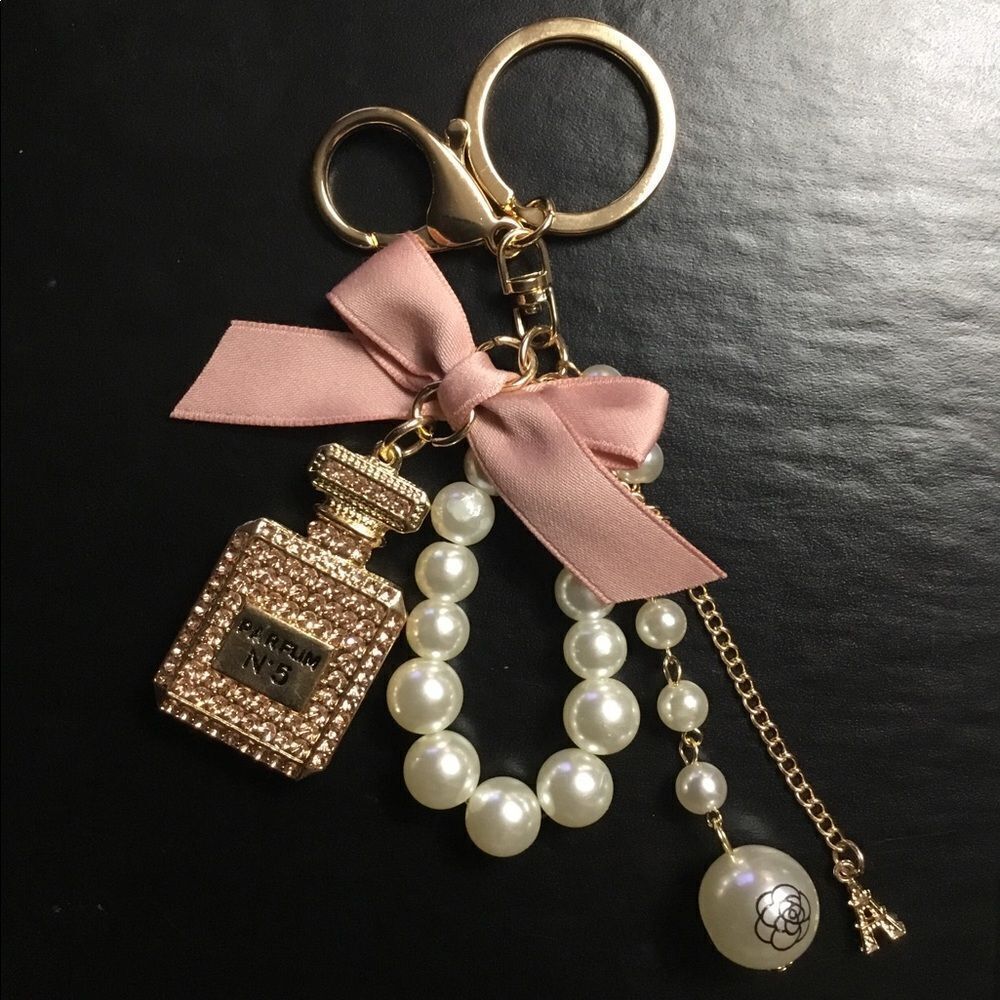 PEARL KEY RING‎